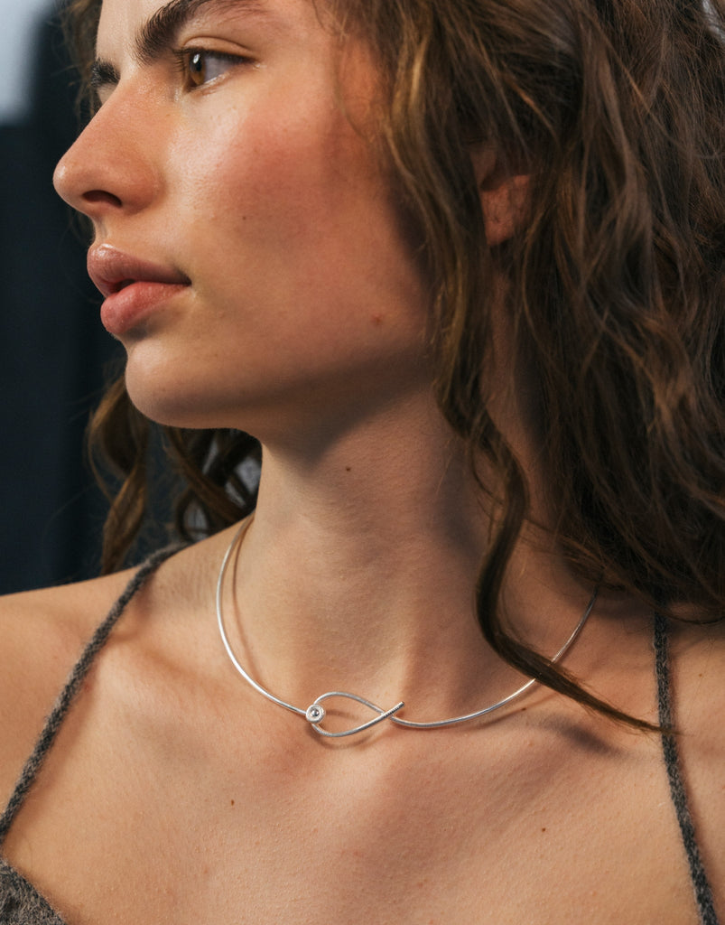 Kharisma halsring, sølv. Dulong Fine Jewelry