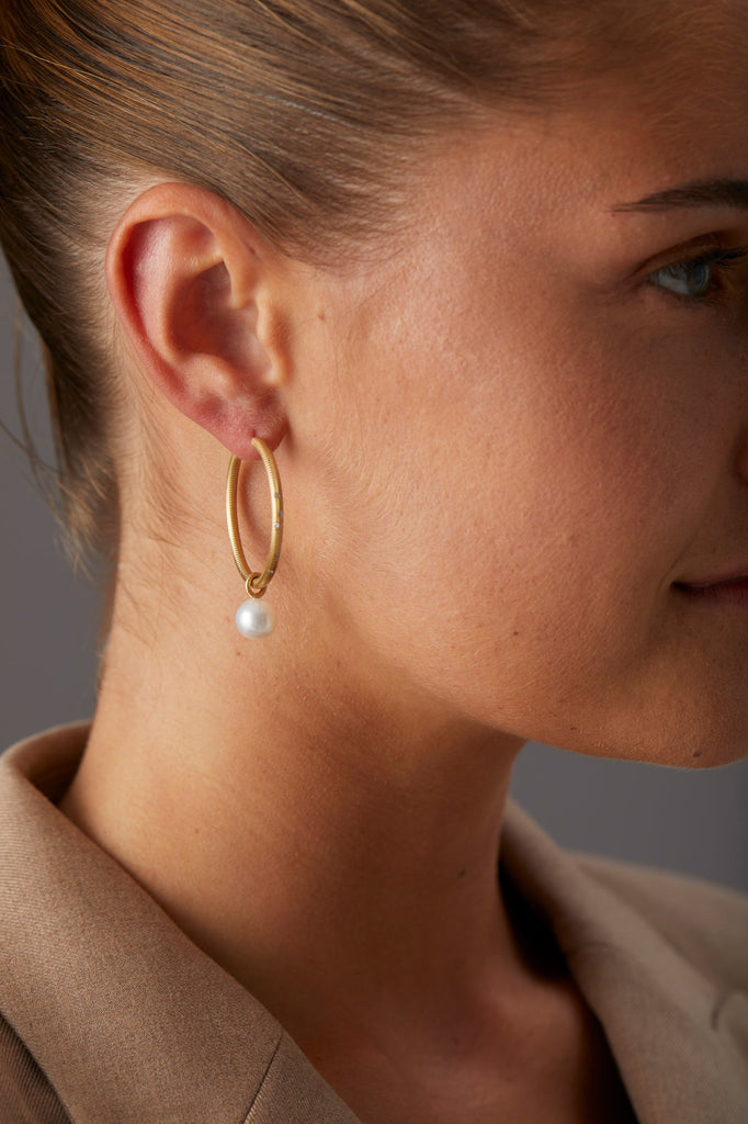 Esme øreringe. Stor med 10 brillanter. Guld 18K. Dulong Fine Jewelry