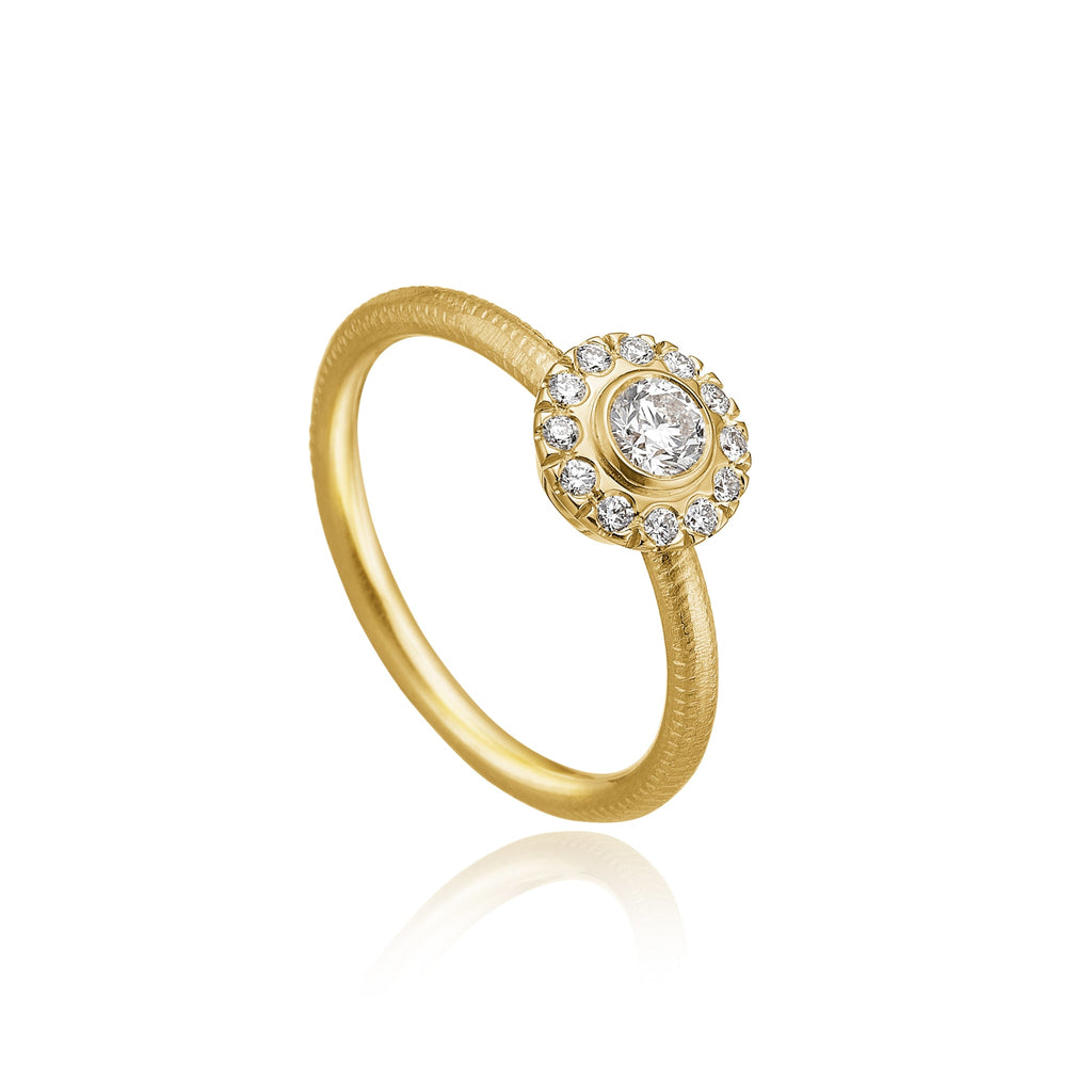 Harmony ring. Mellem, guld 18 K med 13 brillanter. Dulong Fine Jewelry