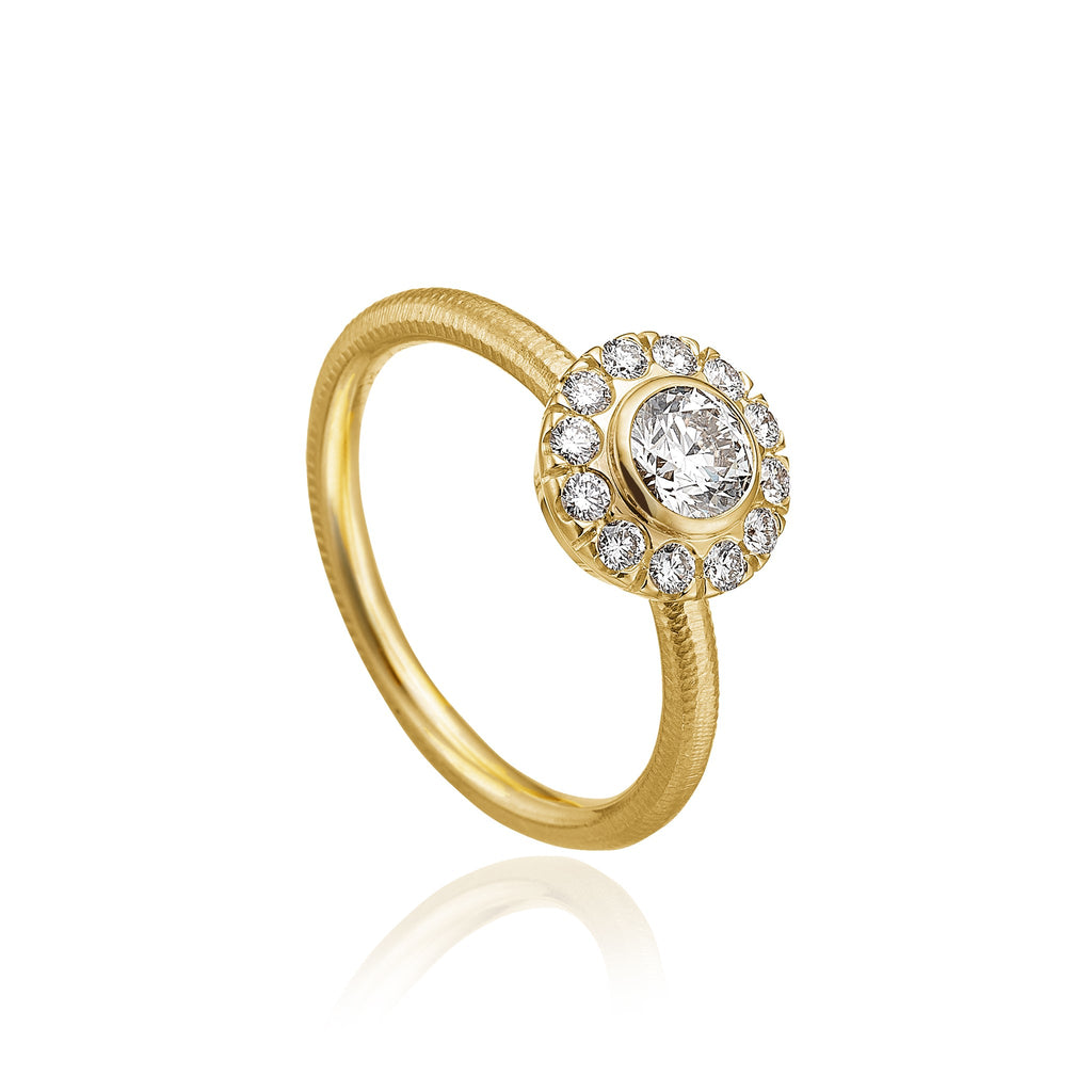 Harmony ring. Stor, guld 18 K med 13 brillanter. Dulong Fine Jewelry