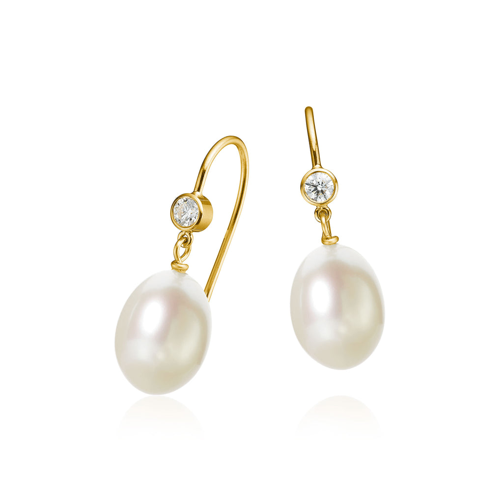 Your Guide to Pearls: How to Wear Pearls for (Almost) Every Occasion -  Verily