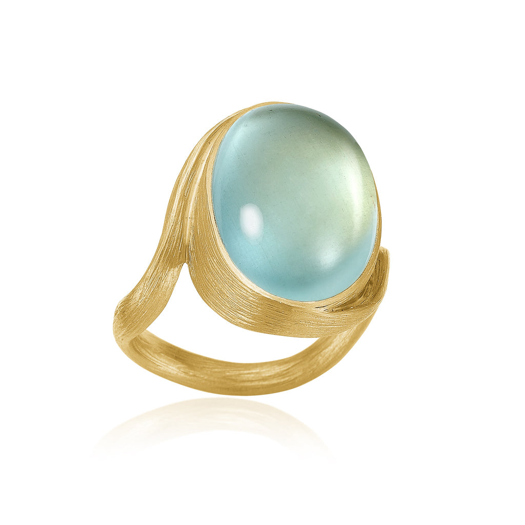 Vega ring. Guld 18 K med akvamarin. Dulong Fine Jewelry