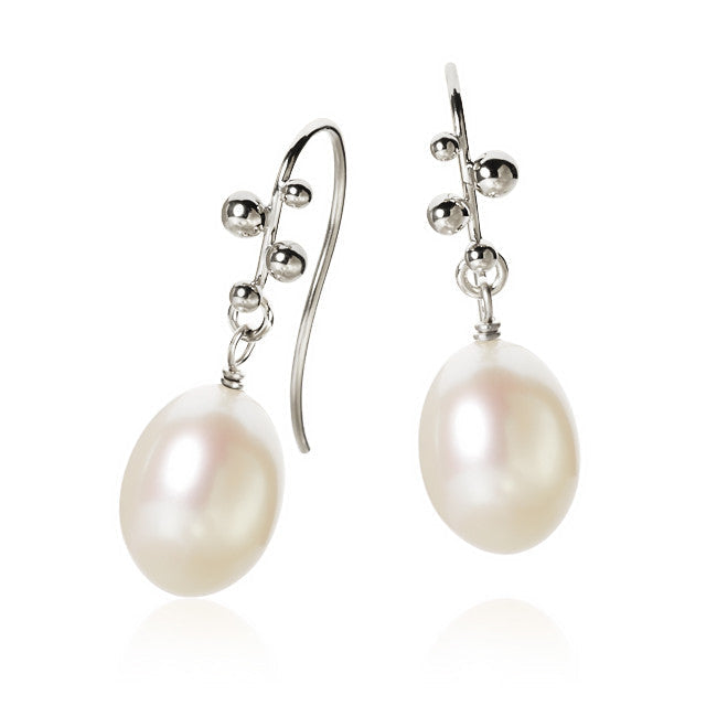 Delphis Pearl øreringe med ferskvandsperler. Sølv. Dulong Fine Jewelry