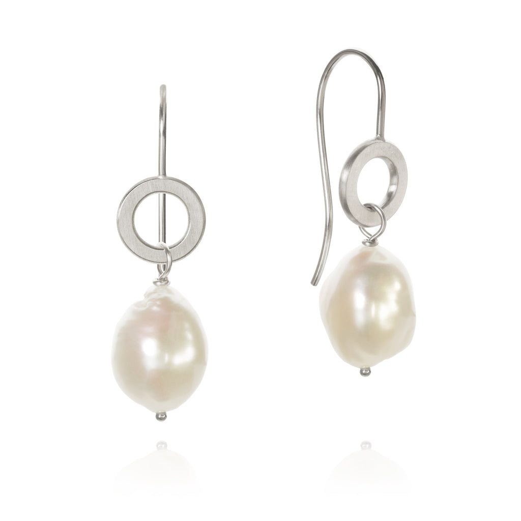 Ocean Pearl øreringe med barokke ferskvandsperler. Dulong Fine Jewelry