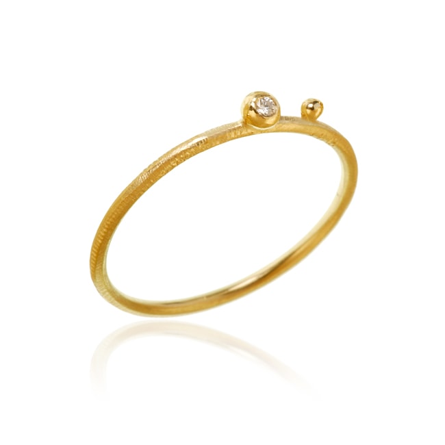 Delphis ring, style 3. Guld 18 K med en brillant. Dulong Fine Jewelry