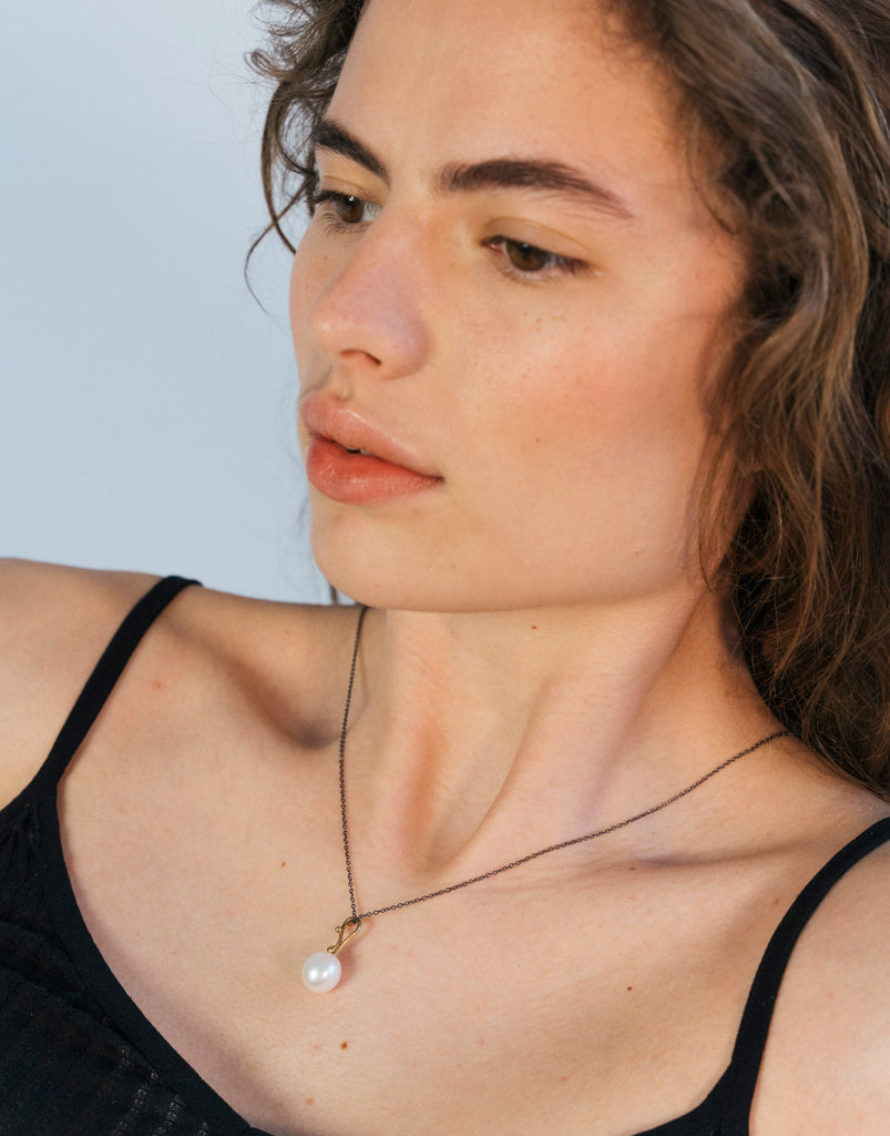 Delphis Pearl halskæde. Guld 18 K med ferskvandsperle. Dulong Fine Jewelry