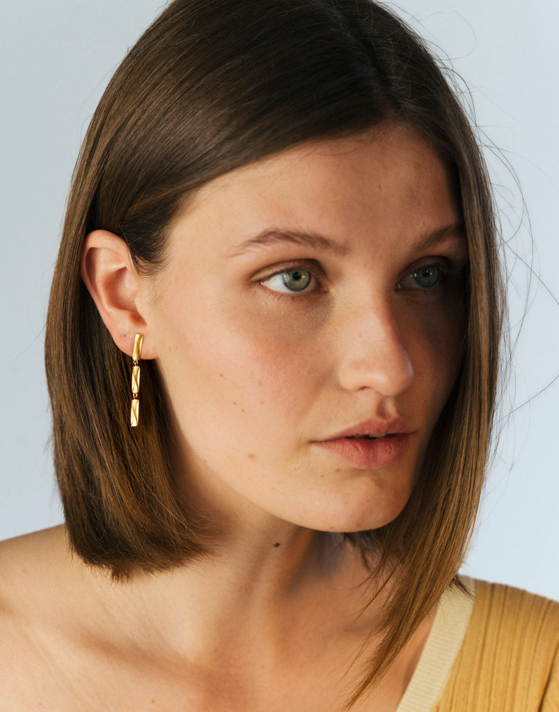 Vega Relief øreringe. Guld 18 K. Dulong Fine Jewelry