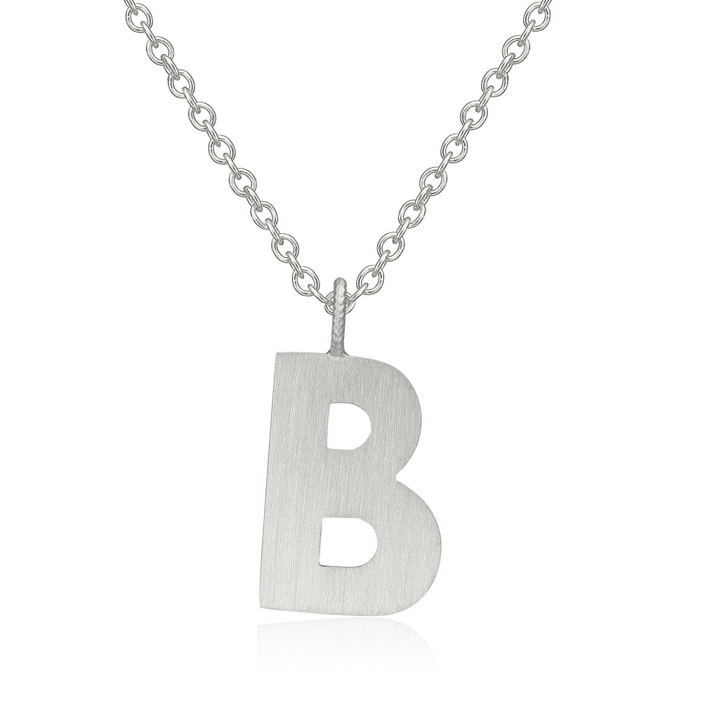 Letter B halskæde. Sølvvedhæng på Stream 50 kæde i sølv. Dulong Fine Jewelry
