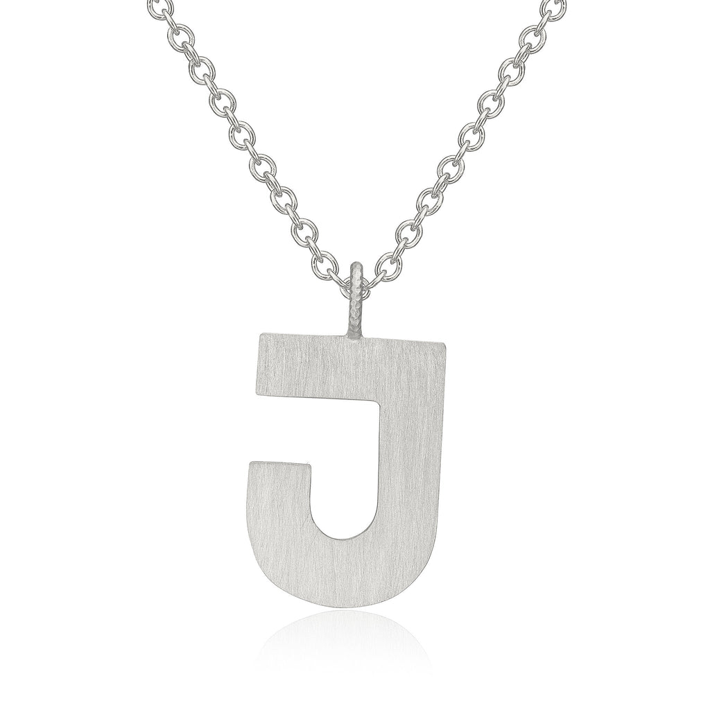 Letter J halskæde. Bogstavvedhæng i sølv på Stream 50 kæde. Dulong Fine Jewelry