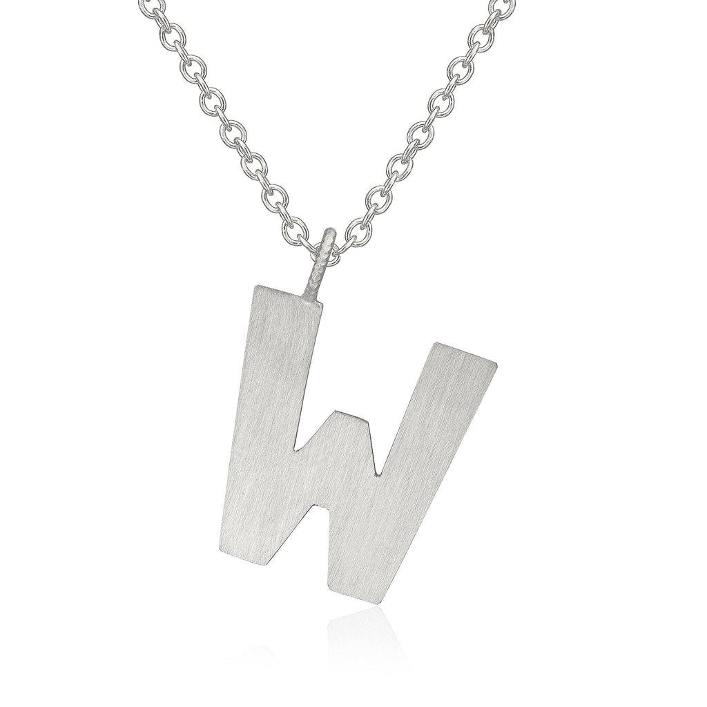 Letter W halskæde. Bogstavvedhæng i sølv på Stream 50 sølvkæde. Dulong Fine Jewelry