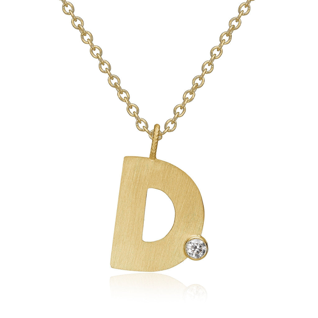 Letter vedhæng, guld 18 K med en diamant. Vist på en Stream 50 kæde i guld 18 K. Dulong Fine Jewelry