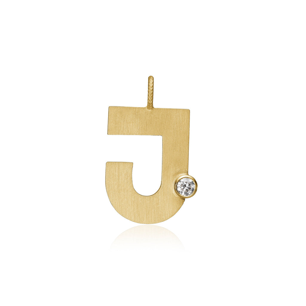 Letter J vedhæng. Bogstavvedhæng i guld 18 K med en brillant. Dulong Fine Jewelry