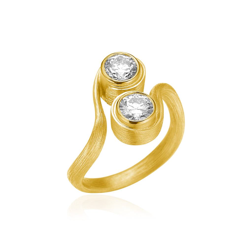 Vega Duo Diamond ring. Guld 18 K med 2 brillanter. I alt 0,80 ct.